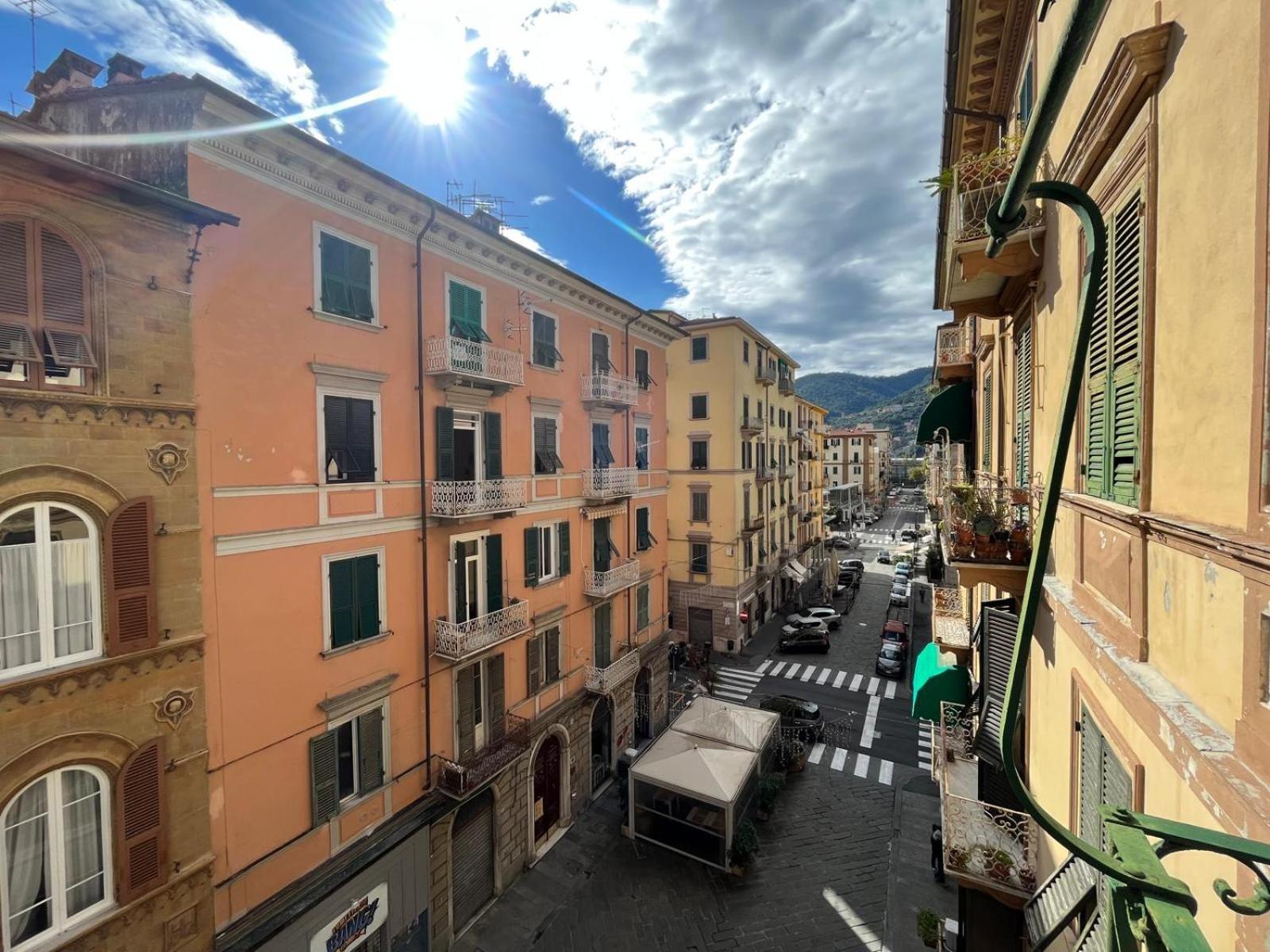 Centrale Ampio Appartamento 5 Minuti Stazione Cinque Terre La Spezia Luaran gambar